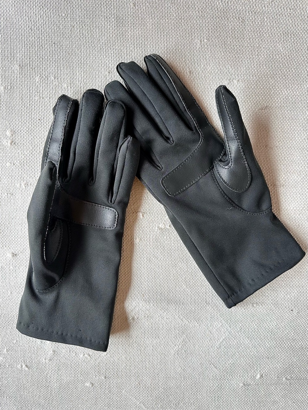 Isotoner SmarTouch Gloves